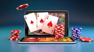 369 slots မိုဘိုင်းအက်ပ် Myanmar ကစားသမားများ smartphone ဖြင့် slot ကစားနေသောမြင်ကွင်း